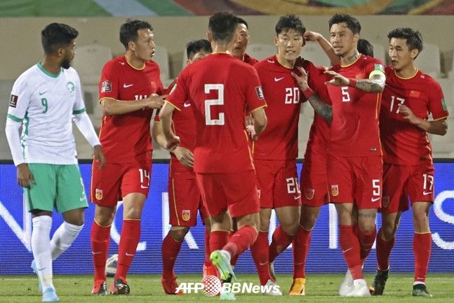 最终全场比赛结束，米兰1-0佛罗伦萨。